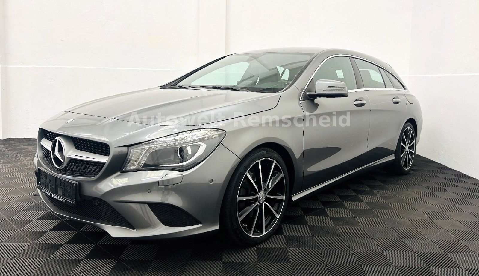 MERCEDES-BENZ CLA 200 Shooting Brake