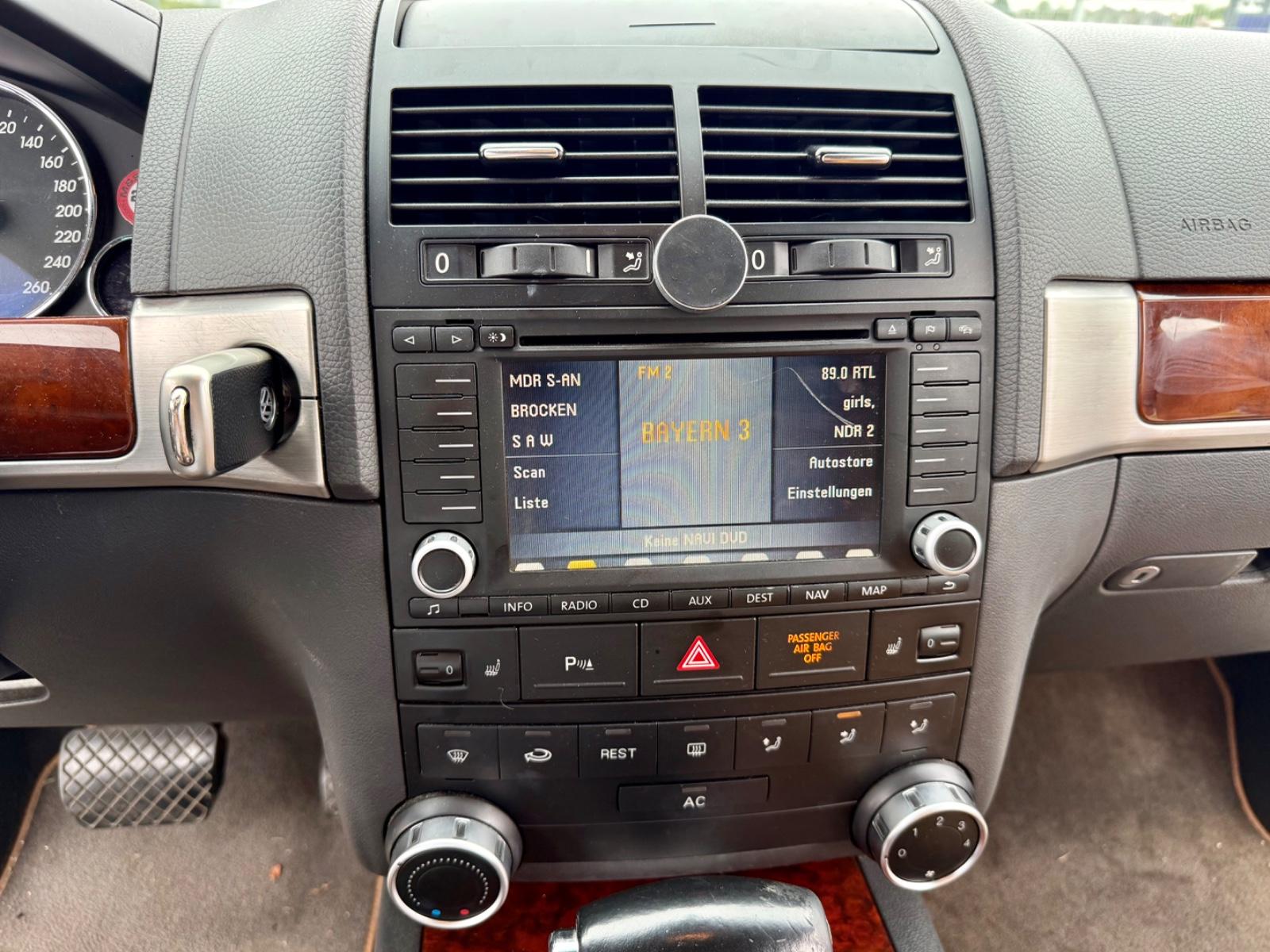 Volkswagen Touareg 2006 — photo 9