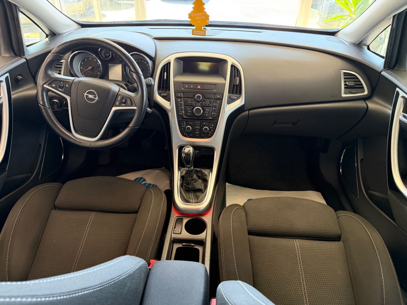Fahrzeugabbildung Opel Astra J Lim. 5-trg. Sport