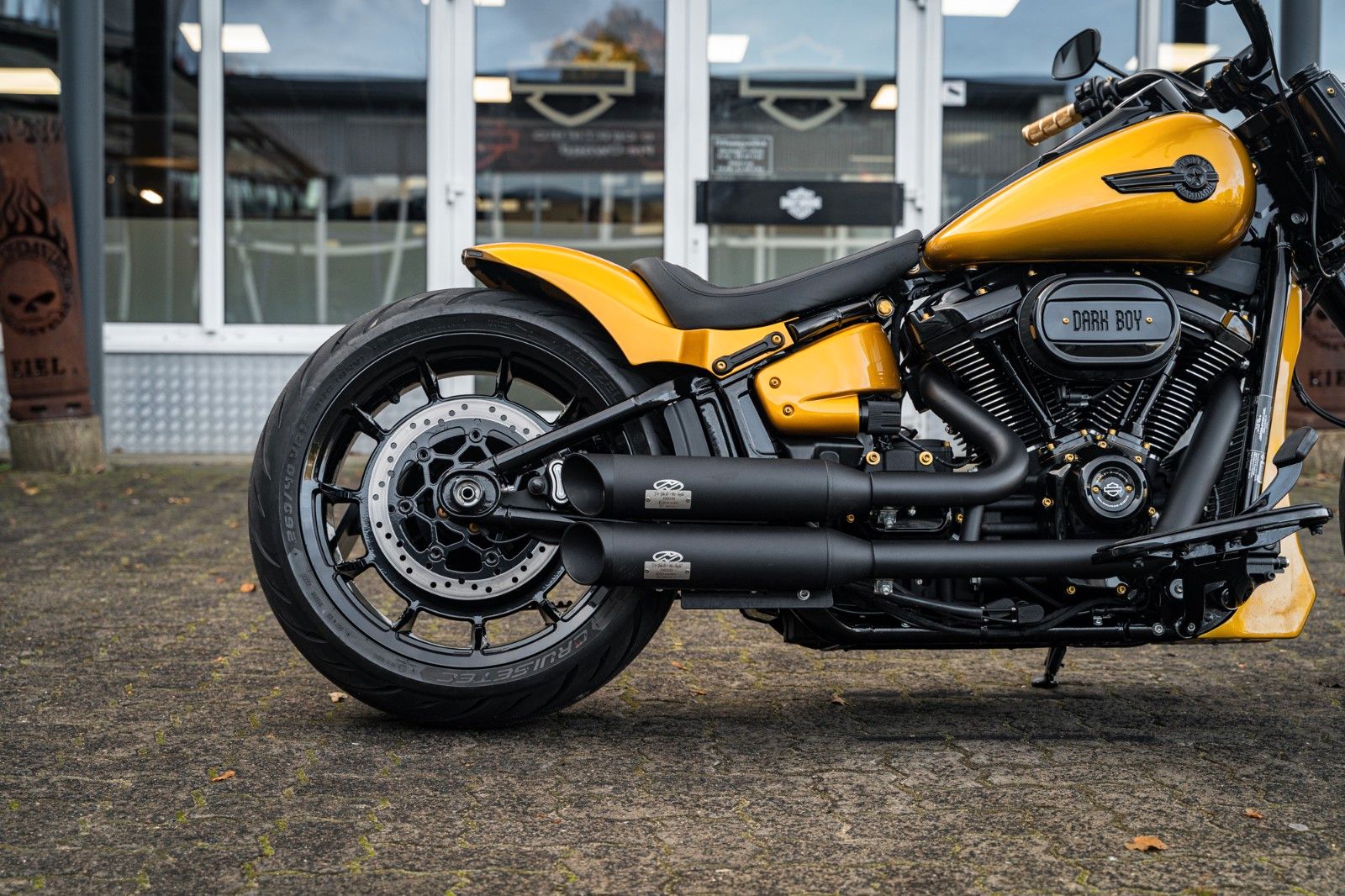Fahrzeugabbildung Harley-Davidson GOLD DARK FAT BOY FLFBS 114 MY24 - JEKILL&HYDE -