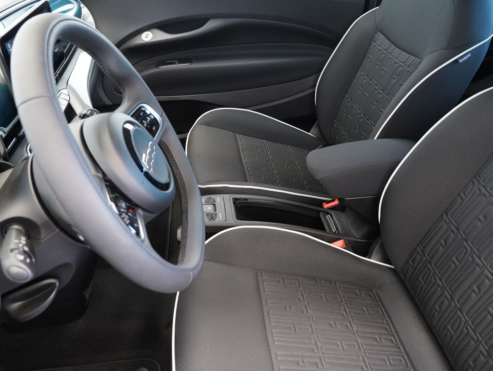 Fahrzeugabbildung Fiat 500e 87KW/42kWh/DC-LADEN/CARPLAY/DAB/SOH/KAMERA