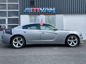 Fahrzeugabbildung Dodge Charger 5.7 RT V8 HEMI 2017er mit erst 34.000 KM