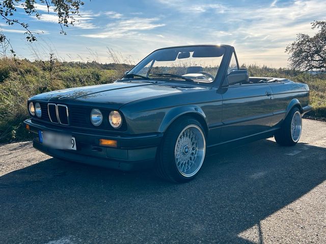 BMW E30 320i Cabrio