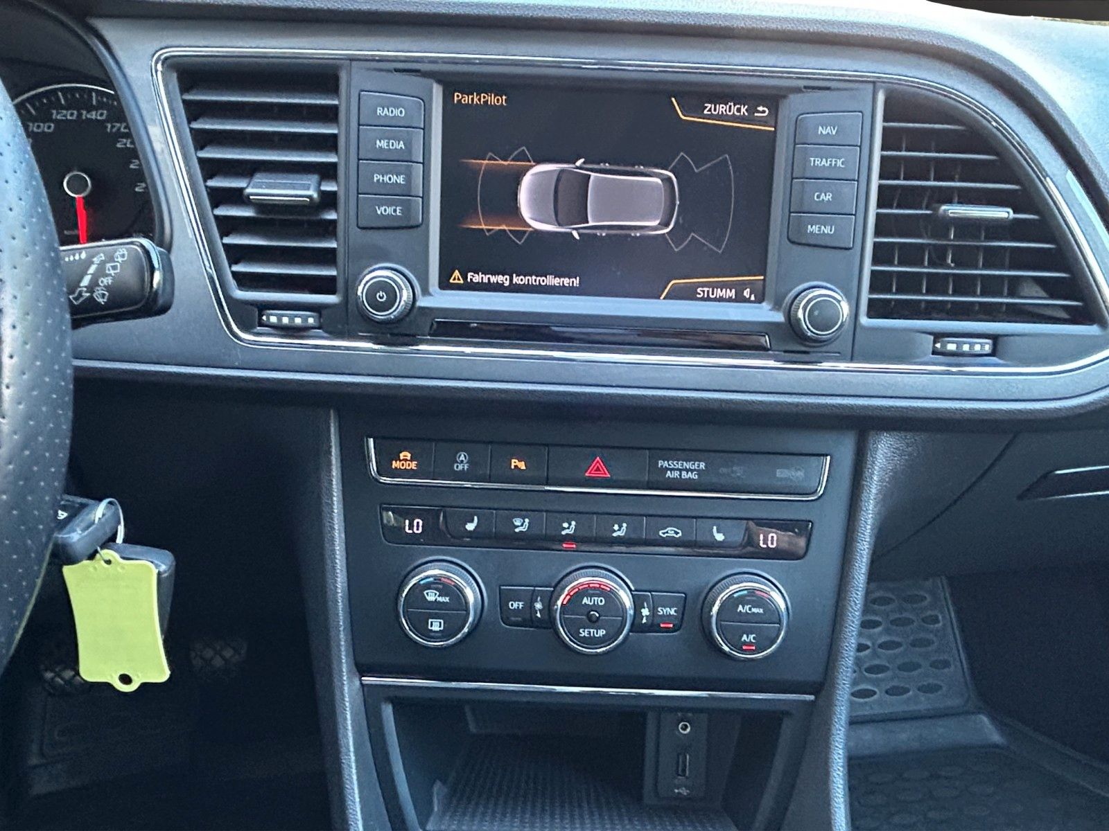 Fahrzeugabbildung SEAT Leon FR/TÜV & Service Neu