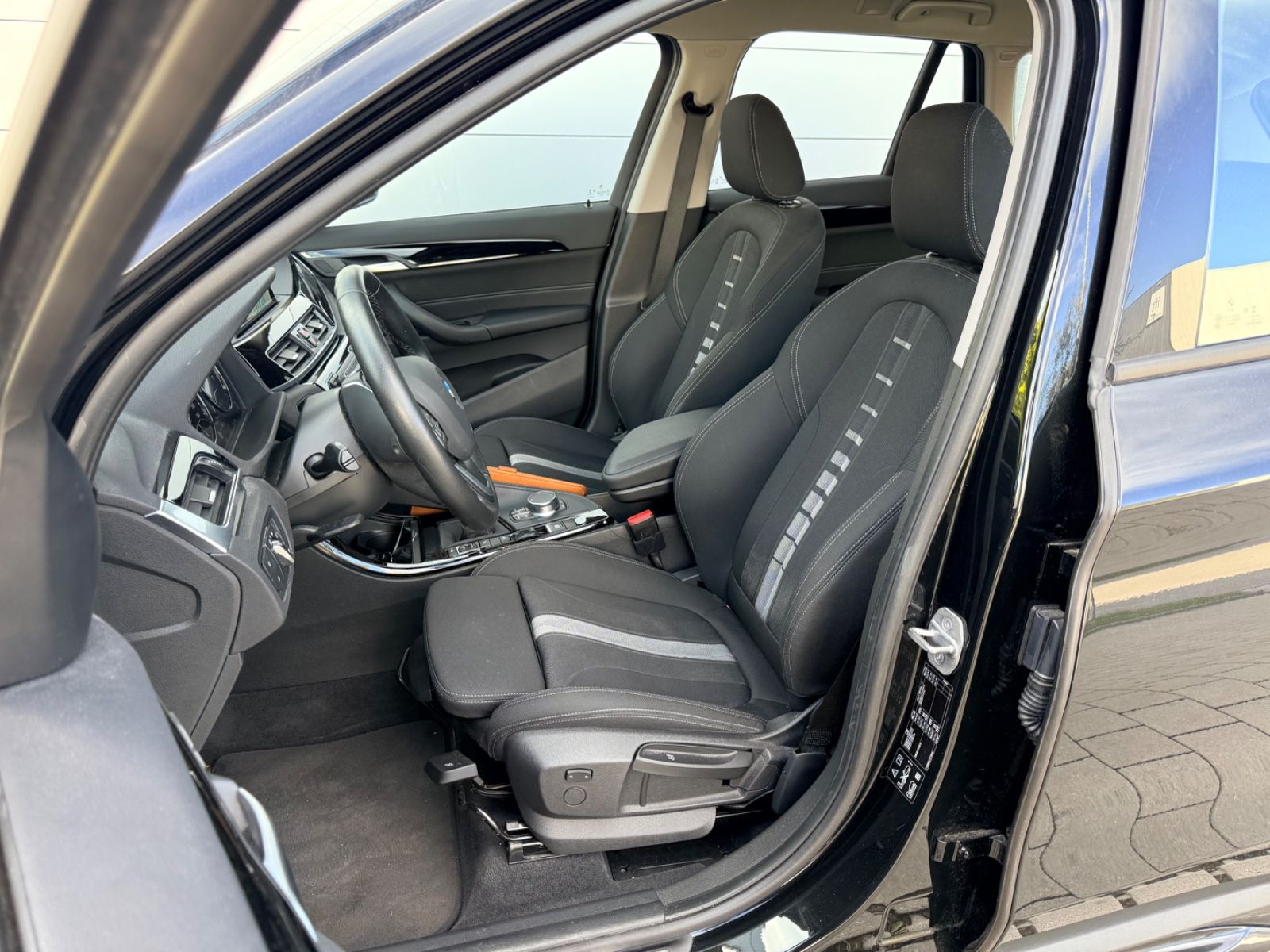BMW X1 xDrive 25i Sport Line/Navi/LED/Head-UP foto 21