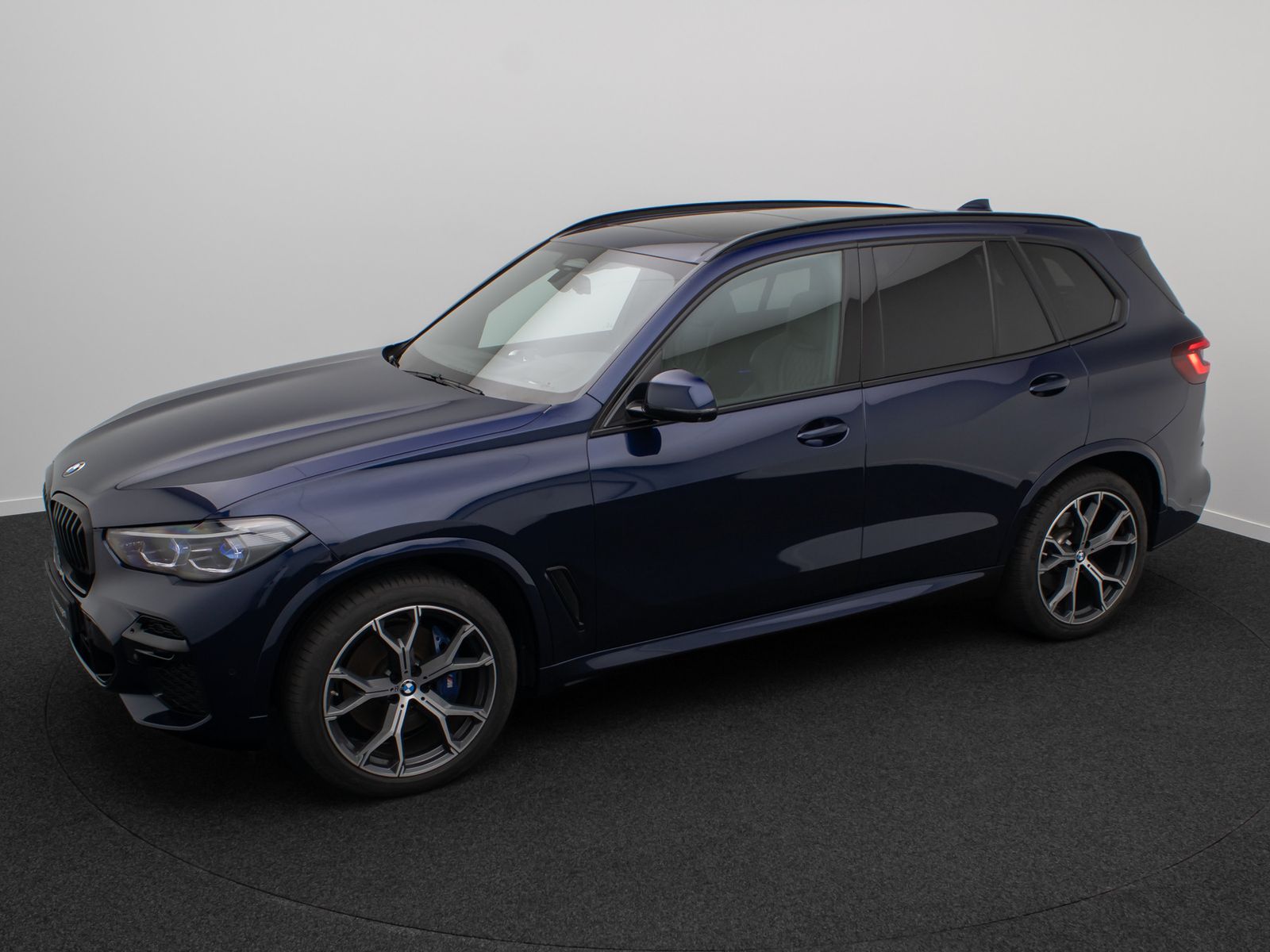 Fahrzeugabbildung BMW X5 xD30d M Sport 360&deg;HUD Panorama Individual 21"
