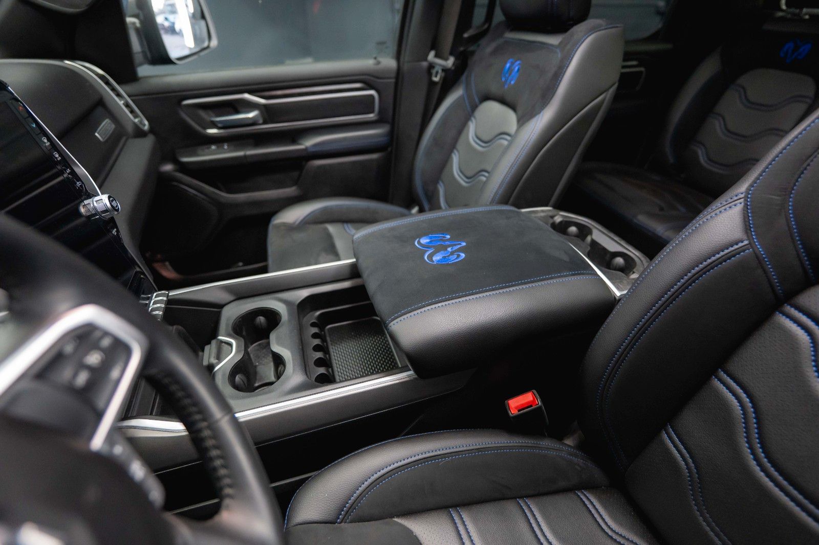 Fahrzeugabbildung Dodge RAM 5.7 V8 HEMI 4x4 NIGHT *Pano*LED* Unfallfrei