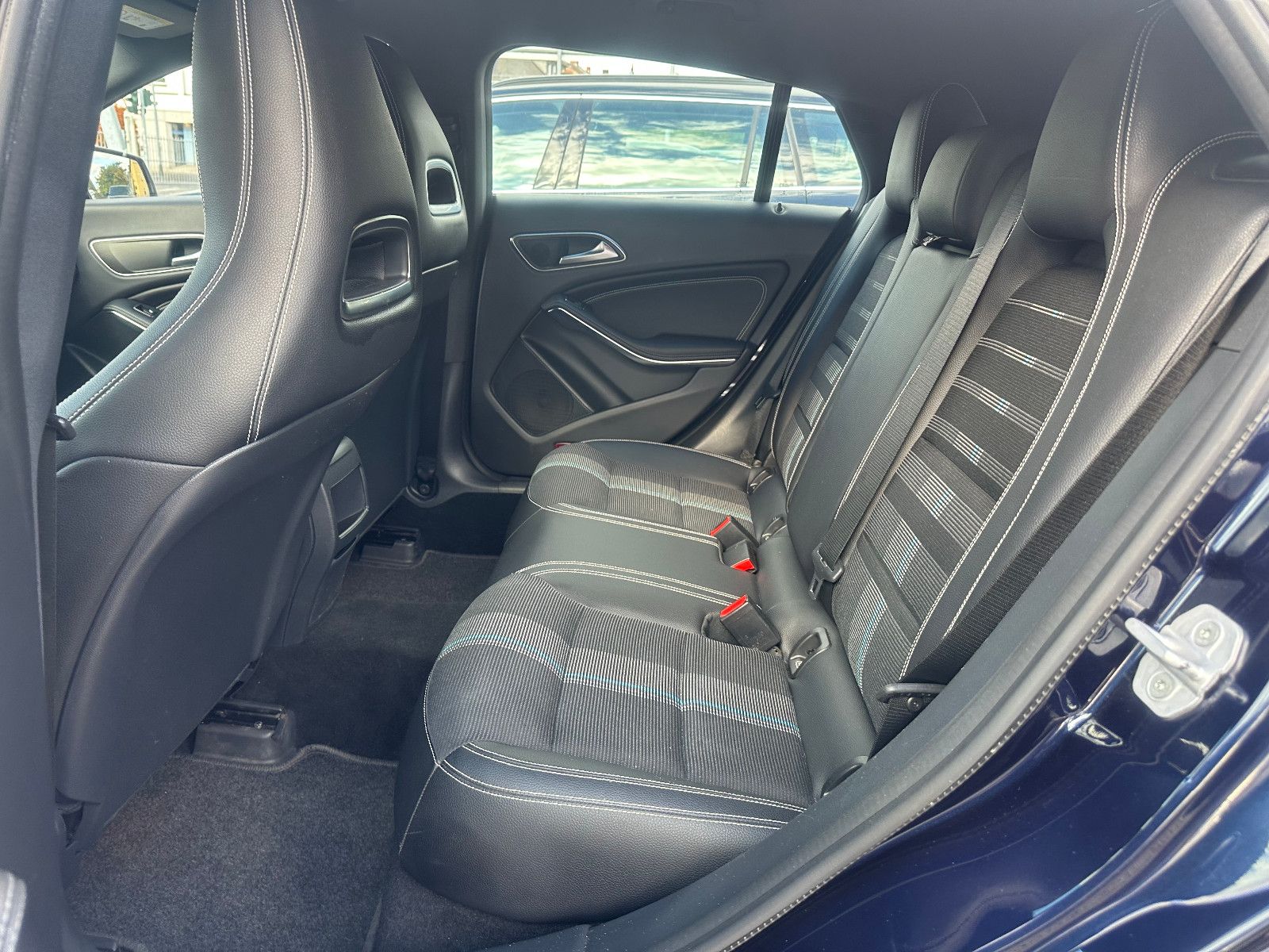 Fahrzeugabbildung Mercedes-Benz CLA 200 d SHOOTING BRAKE*18`LM+SPORT+LED*