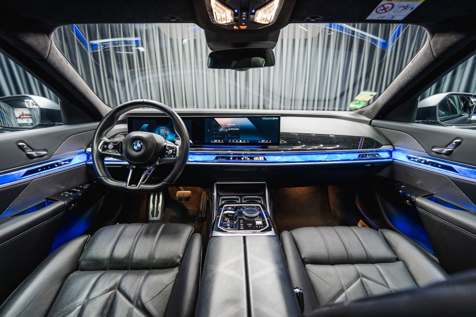 Fahrzeugabbildung BMW 740 d xDrive *M Sport Pro*Iconic Glow*Theater TV