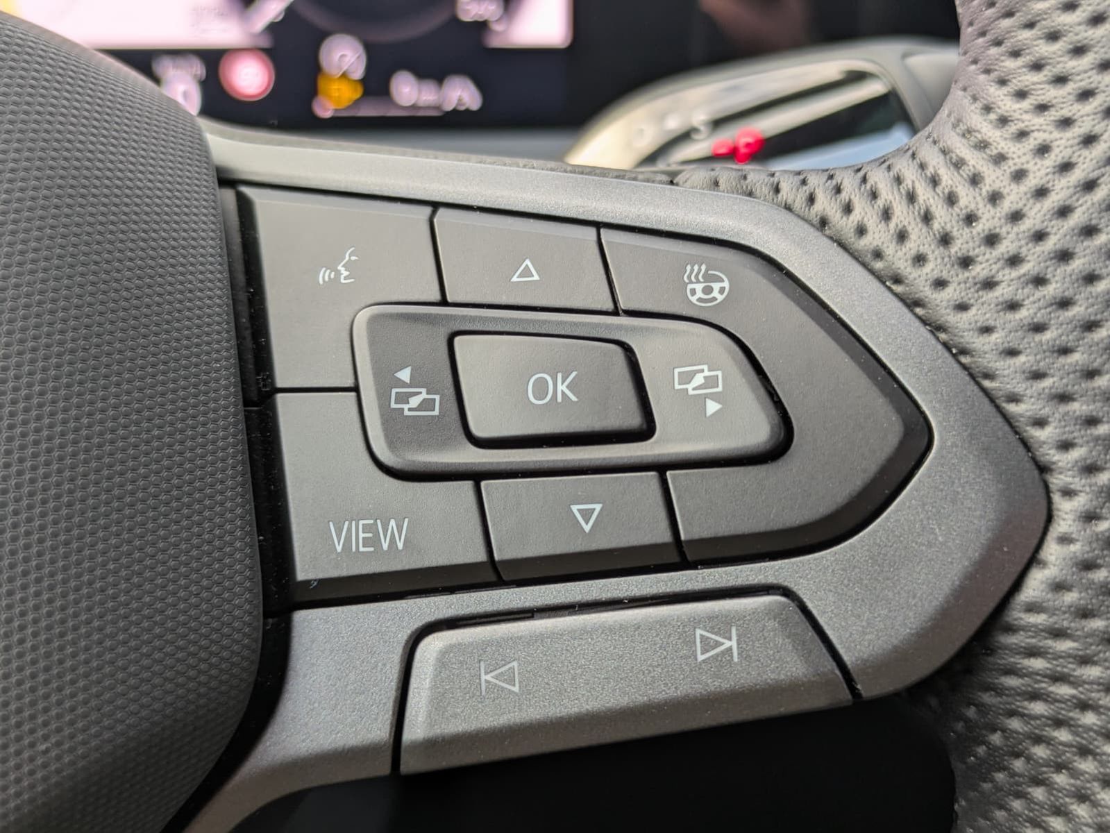 Fahrzeugabbildung Volkswagen Tayron 2.0 TDI 4M R-Line BLACK*7S*IQ*LEDER*PANO