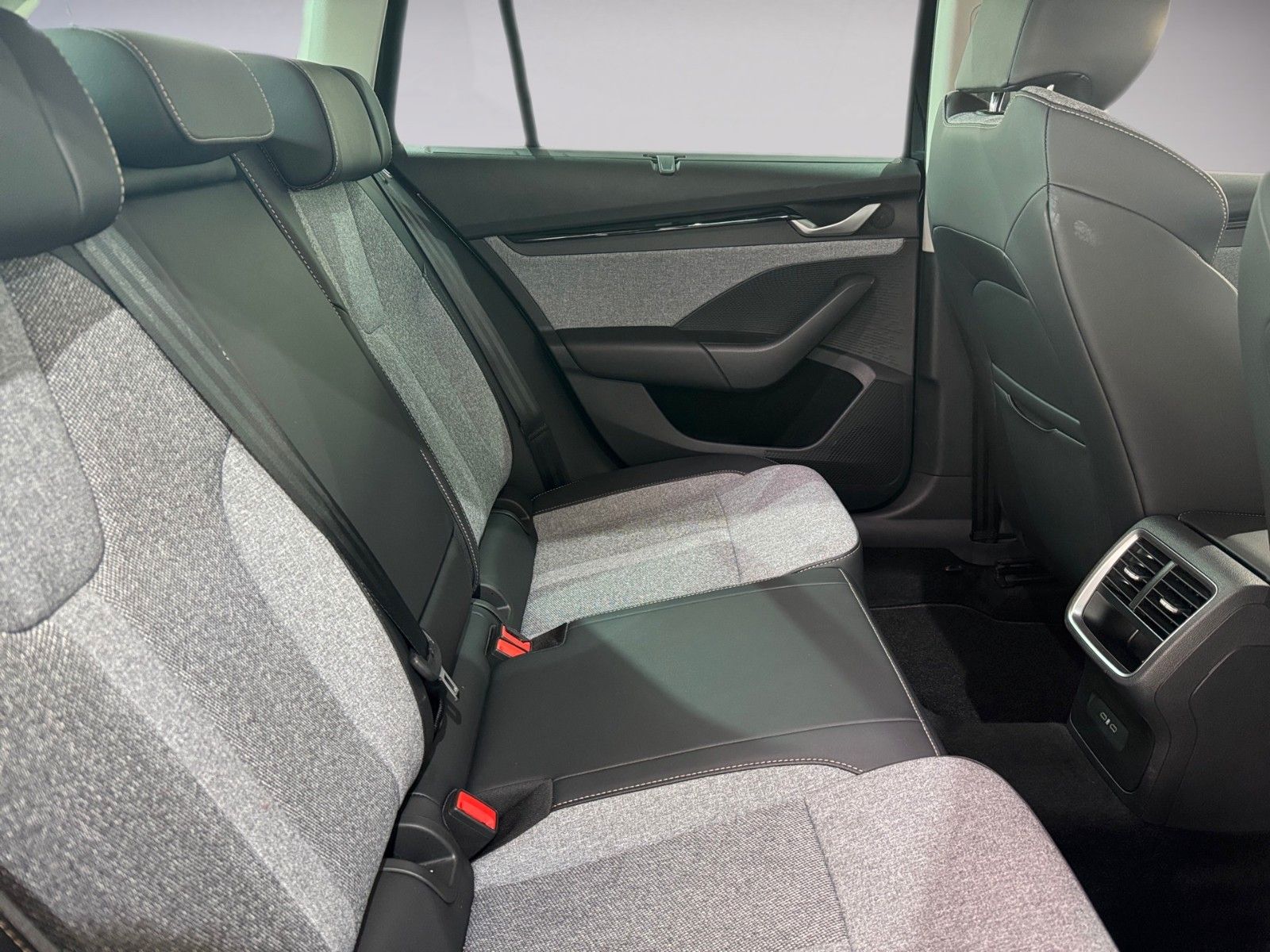 Fahrzeugabbildung SKODA Octavia Combi Selection 2.0 TDI