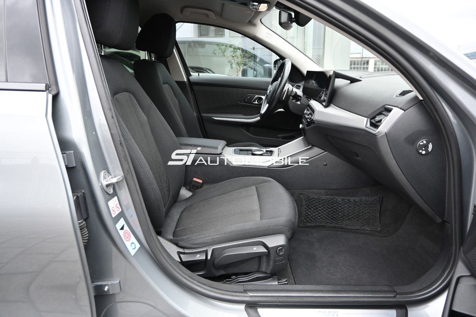 Fahrzeugabbildung BMW 330d xDrive °HEAD-UP°PRIVACY°STANDHEIZUNG°8FACH