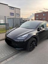 Tesla Model Y Hinterradantrieb RWD RWD - Tesla Model Y in Düsseldorf