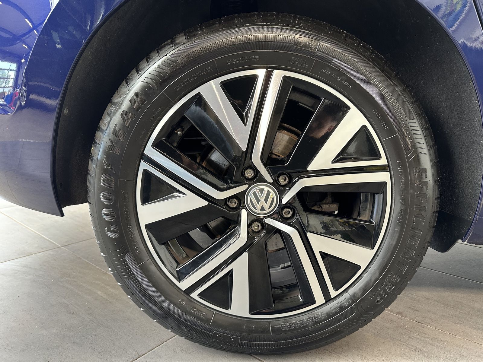 Fahrzeugabbildung Volkswagen Touran 2.0 TDI DSG Highline NAV+LED+ACC+PANORAMA