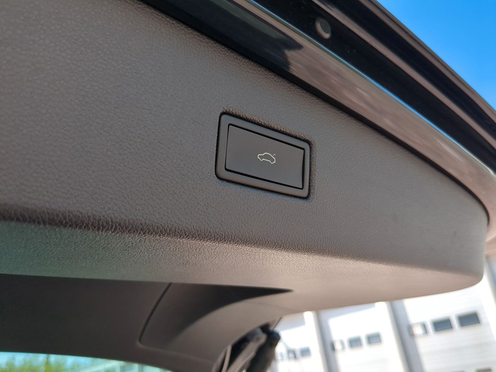 Fahrzeugabbildung Volkswagen Tiguan Active 1.5 TSI DSG App-Connect LED
