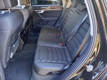 Volkswagen Touareg - 12
