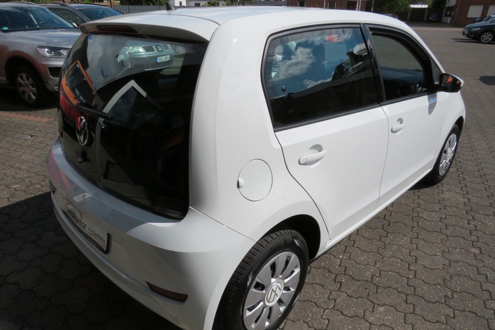 Fahrzeugabbildung Volkswagen up! 4T SITZH. GJ KLIMA TELVOR MAPS&MORE 1.HD