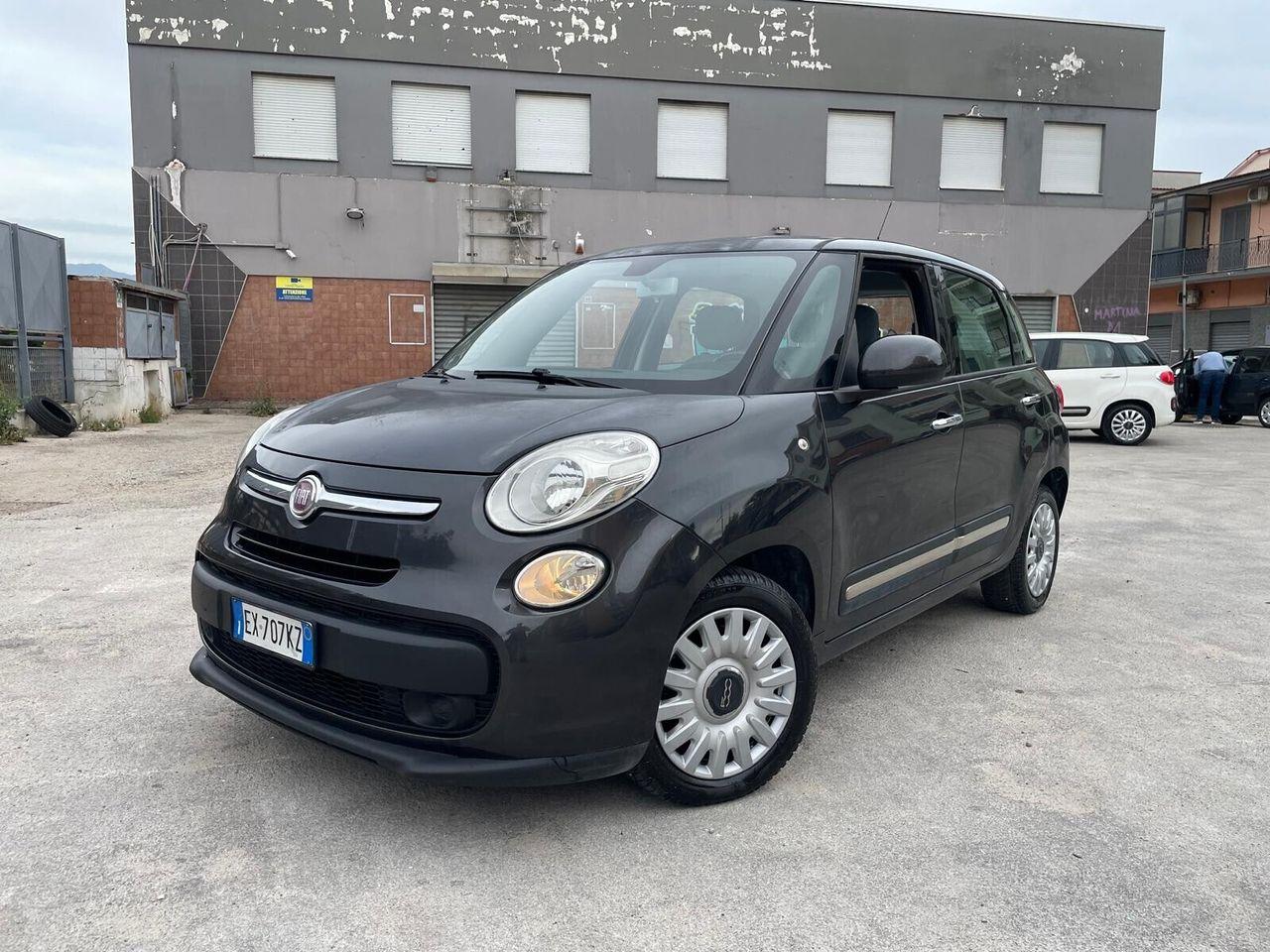 Fiat 500L 2015 — rear view