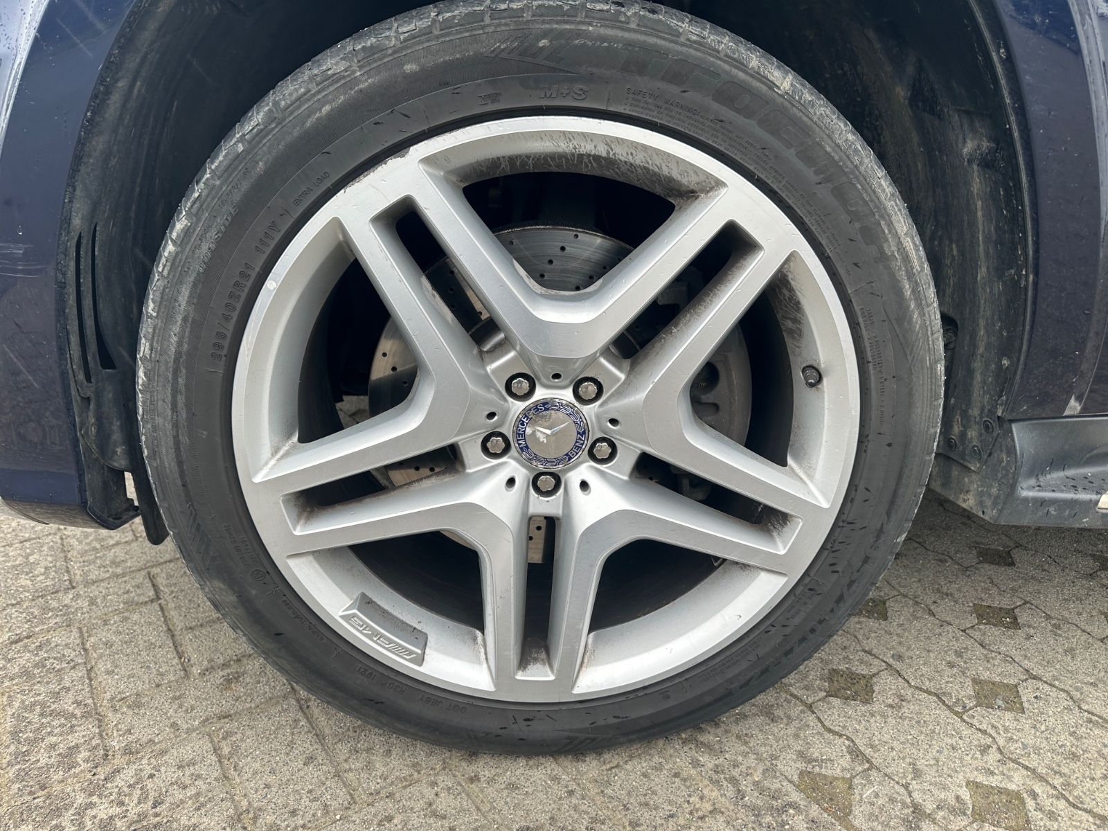 Fahrzeugabbildung Mercedes-Benz GL 500 4Matic AMG/7 Sitze/Navi/ILS/Pano/Kam/AHK