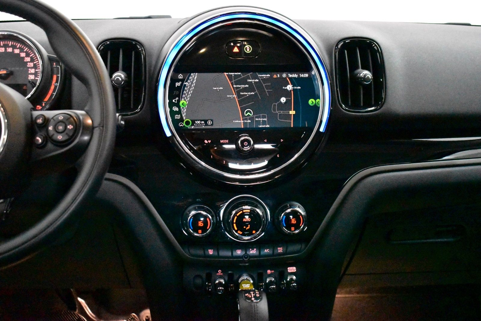 Fahrzeugabbildung MINI Cooper SE Countryman All4,Leder,Navi,LED,PDC