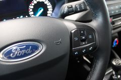 Fahrzeugabbildung Ford Focus 1,0 EcoBoost Trend + Winter Paket + PDC