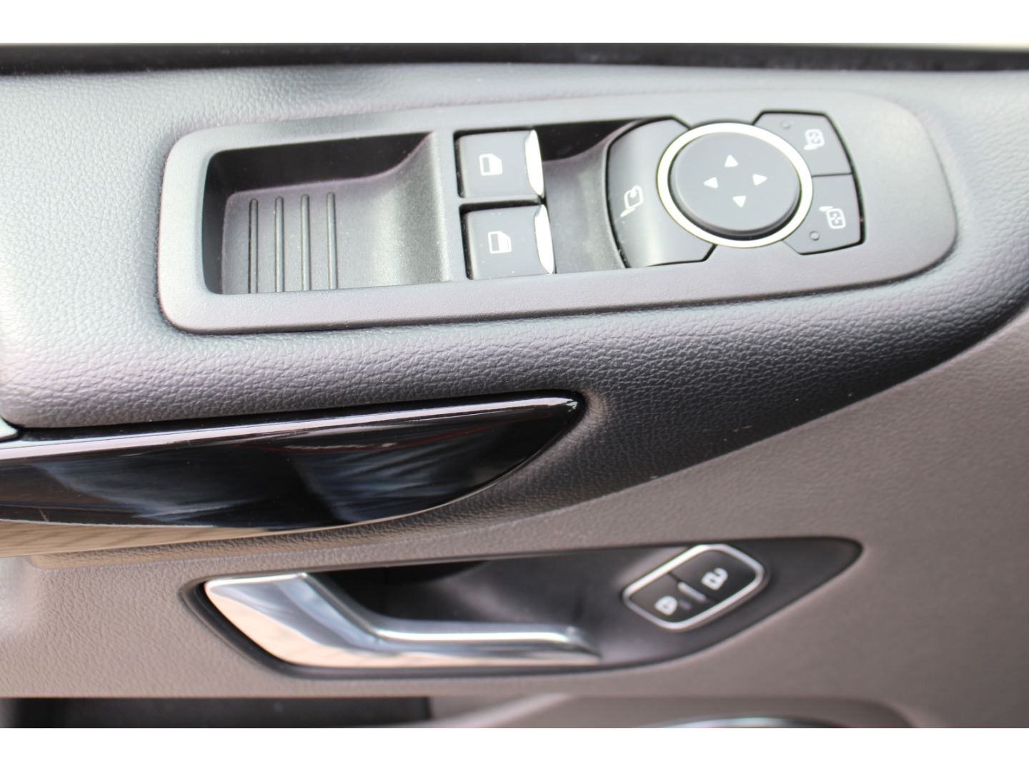 FORD Tourneo Custom 320 Titanium X 2.0 TDCi L2 Active - Image 14