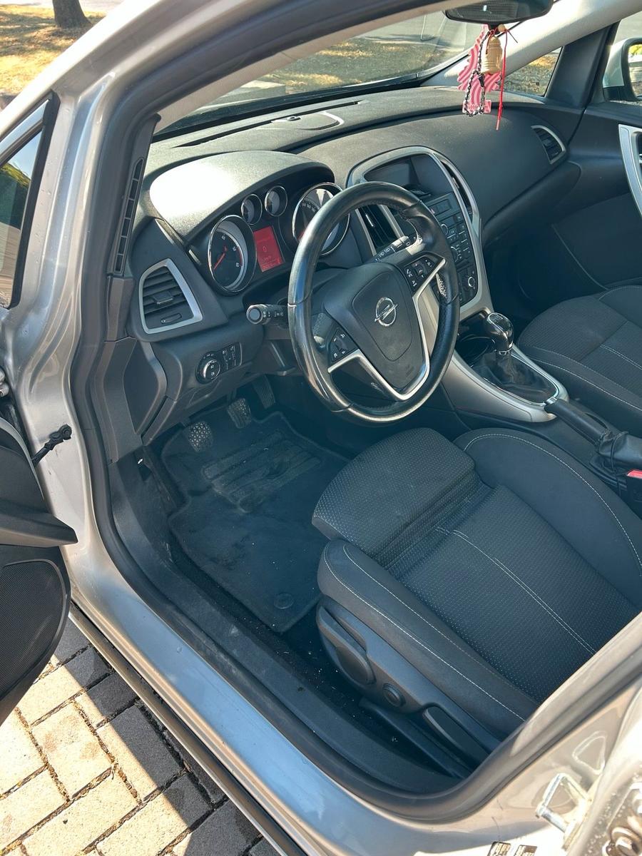 Opel Astra 2012 — photo 6