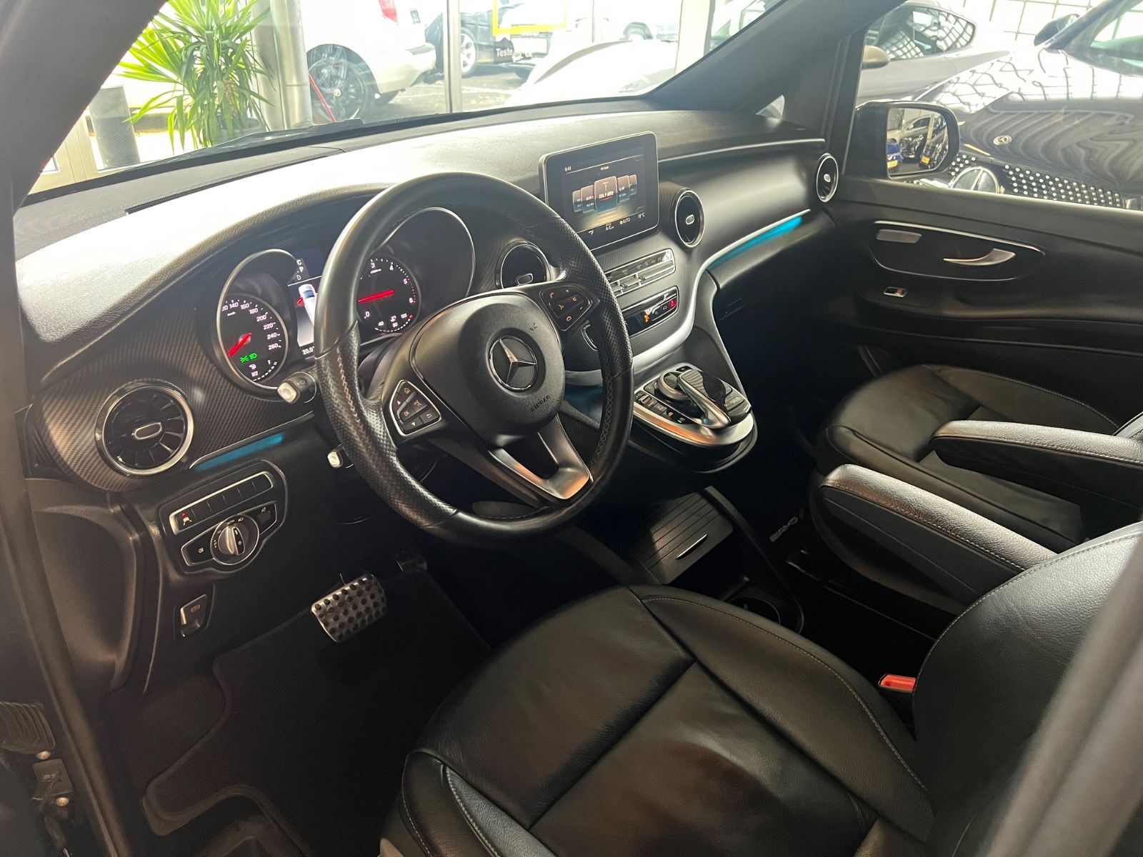 Fahrzeugabbildung Mercedes-Benz V 250 d EDITION AMG LINE kompakt *7.SITZER*