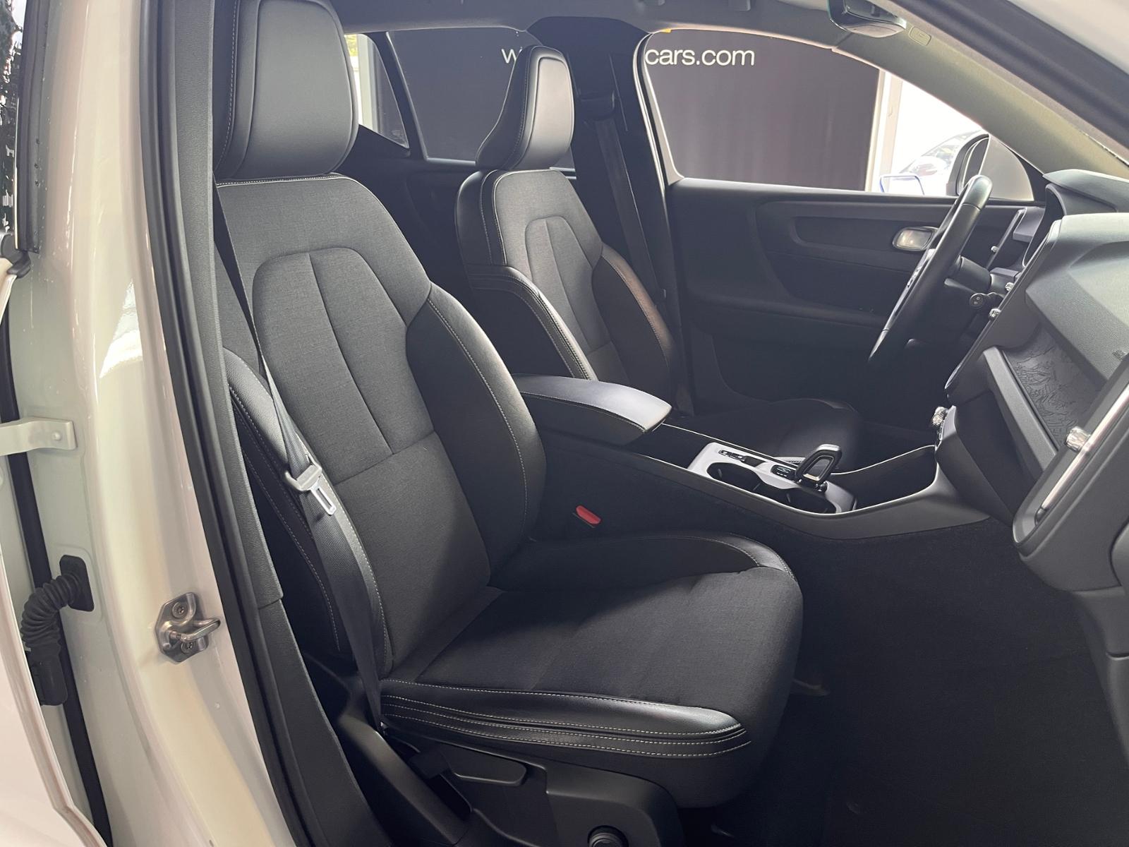 Volvo XC40 AWD AHK LED NAVI ALU