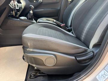 Hyundai i10 1.2 INTRO -NAVI-PDC-KAMERA-SITZHZG.+WR