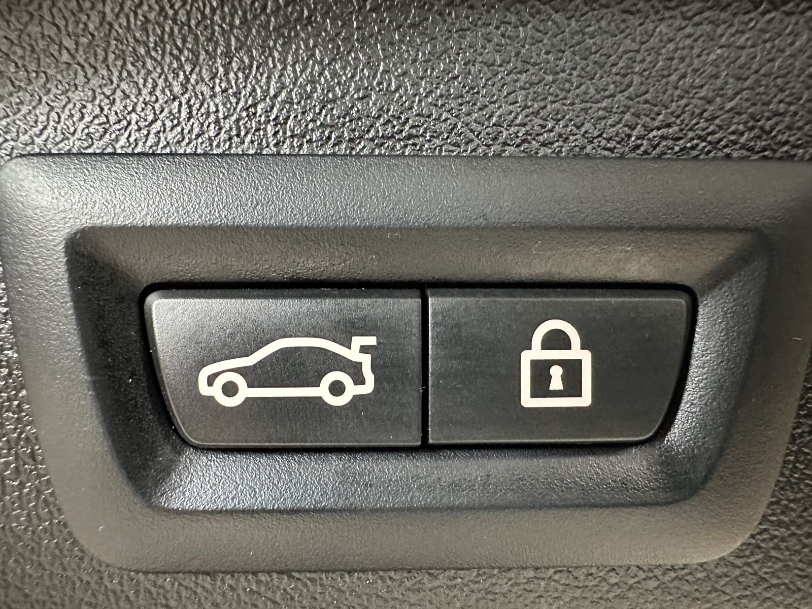 Fahrzeugabbildung BMW X5 xDrive30d M-Sport NAV+LED+AHK+HEAD-UP+21ZO+PP