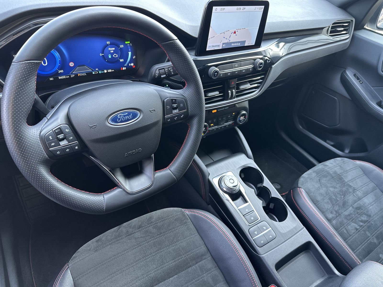 Fahrzeugabbildung Ford Kuga 2.5 Plug-In Hybrid ST-Line X NAV+LED+ACC+PP
