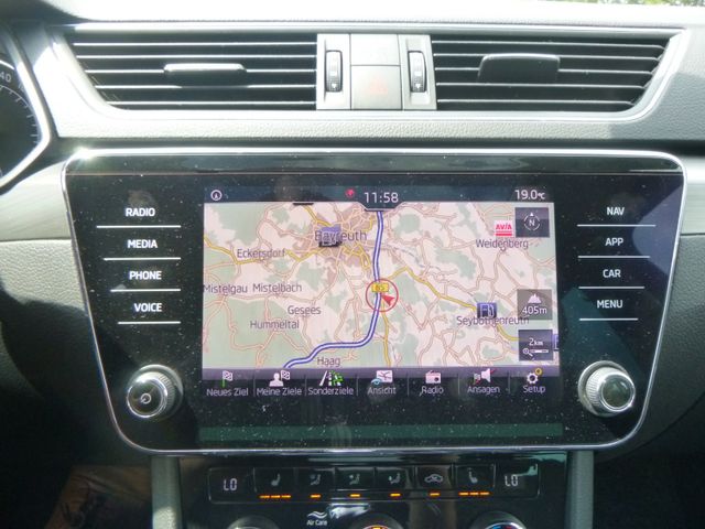 Fahrzeugabbildung Skoda Superb 2,0 TDI Kombi >AUT/AHK/NAV/PAN/SHZ/TEMP<