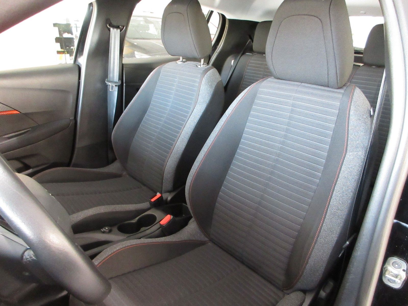 Fahrzeugabbildung Peugeot 208 Active Pack 1.2T LED/NAVI/PDC/ALU/TEMPOMAT