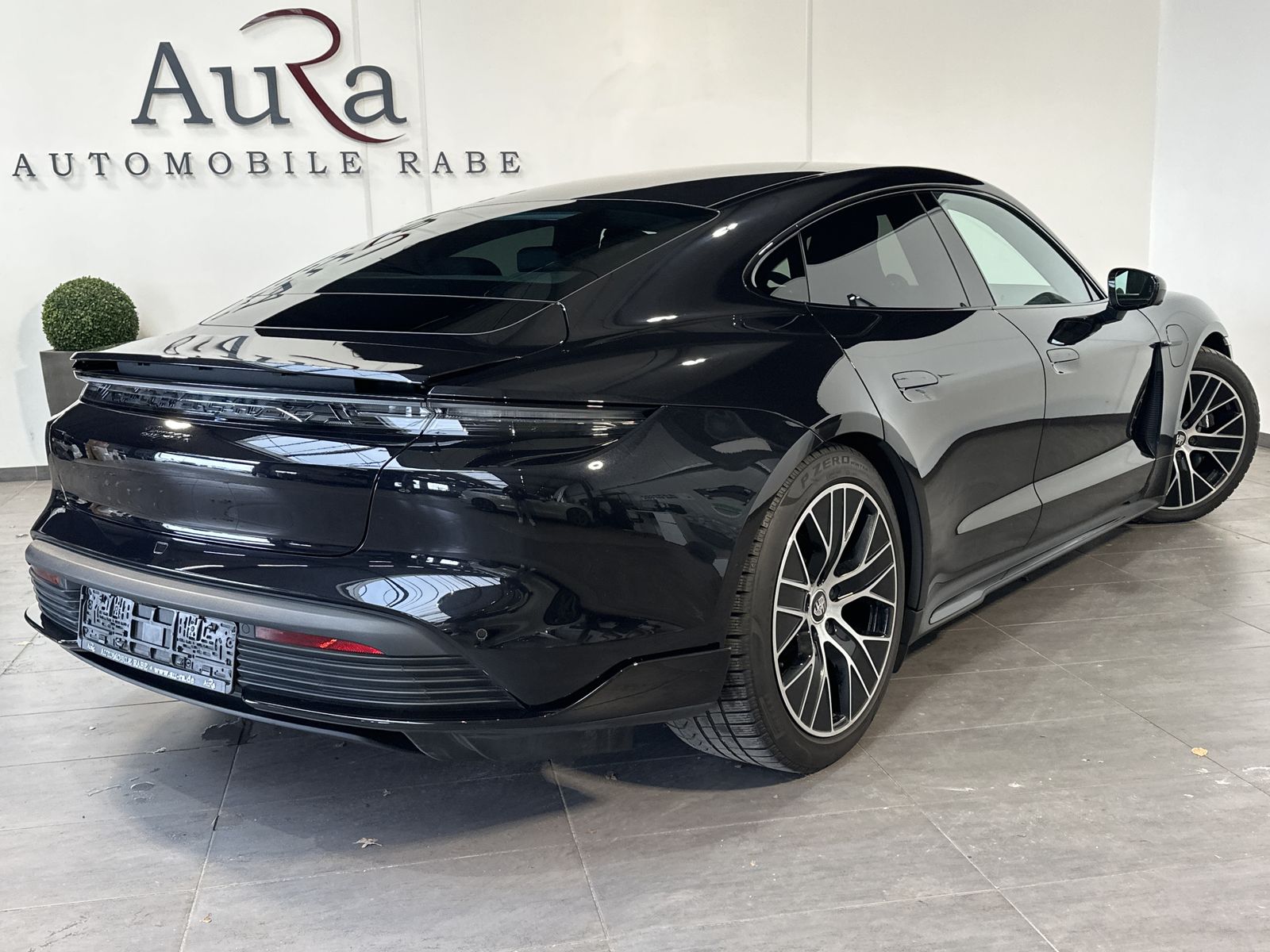 Fahrzeugabbildung Porsche Taycan Sport-Design NAV+LED+PANORAMA+360°+20ZOLL