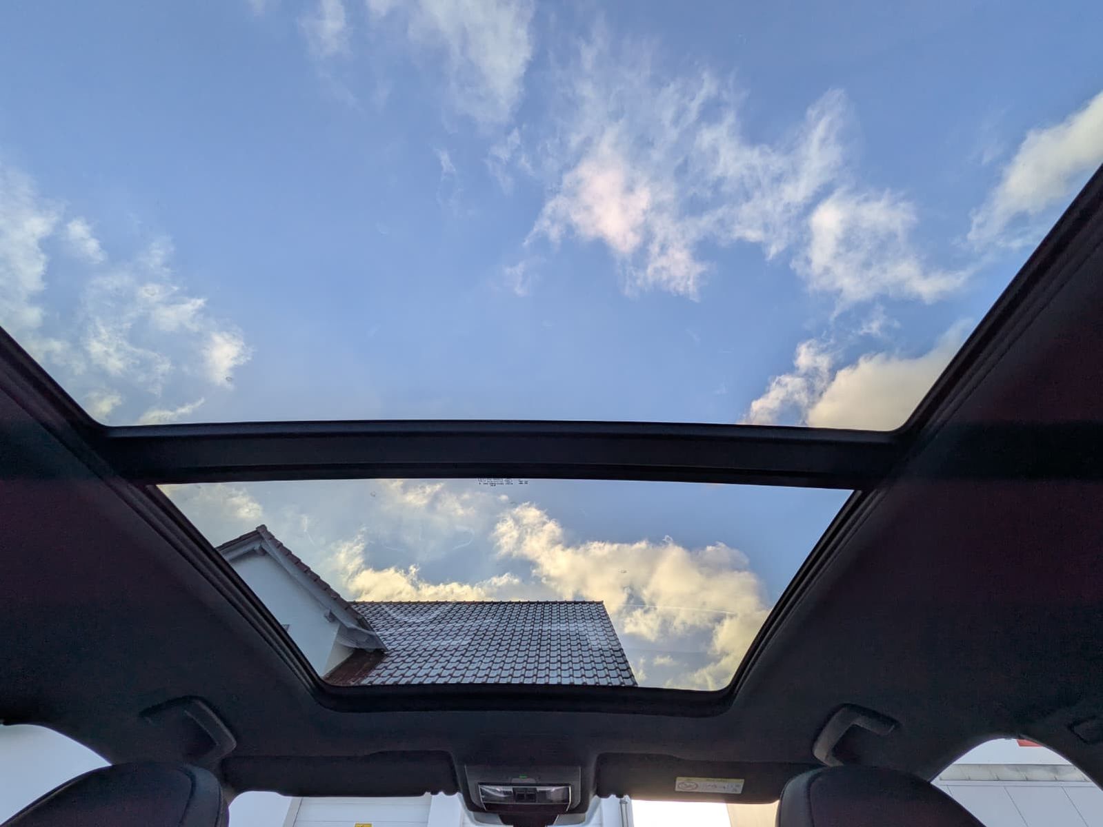 Fahrzeugabbildung Volkswagen Tiguan 2.0 TDI R-Line 4M Pano*Black*Matrix*AHK