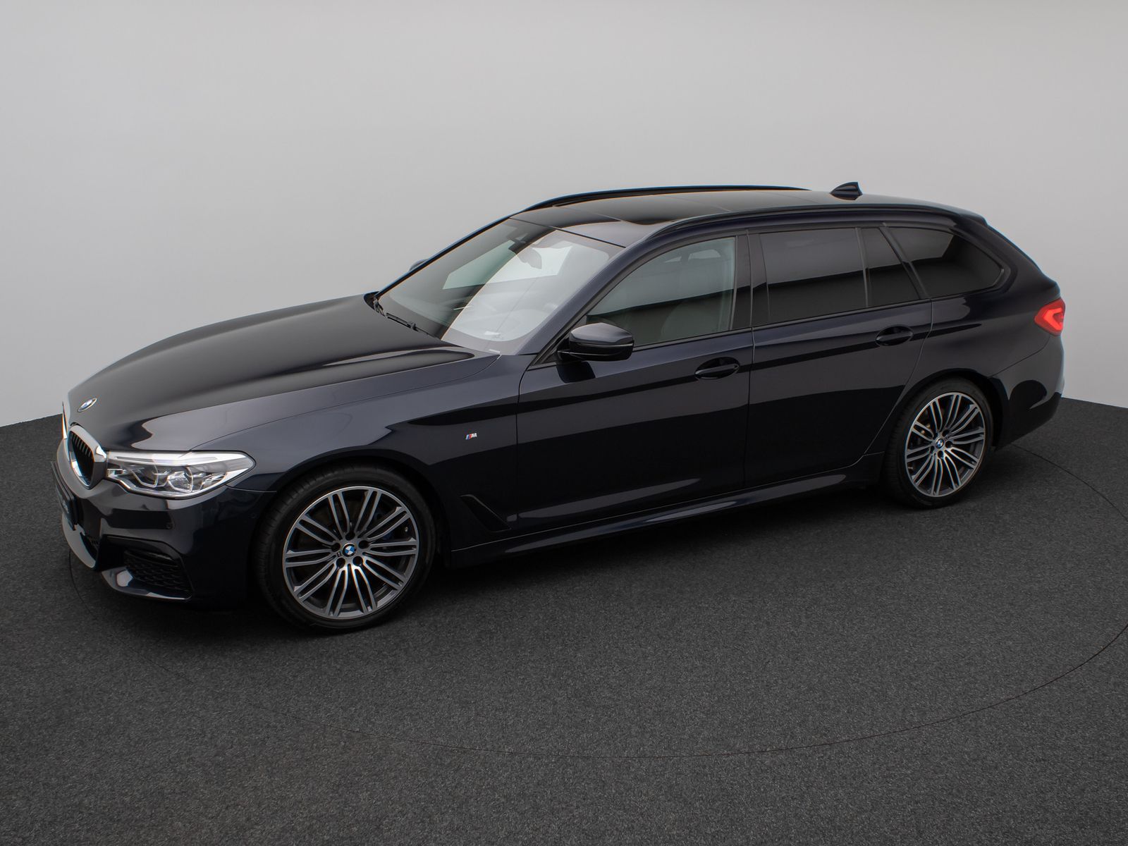 Fahrzeugabbildung BMW 530d xD M Sport Panorama Kamera HUD H/K Komfort