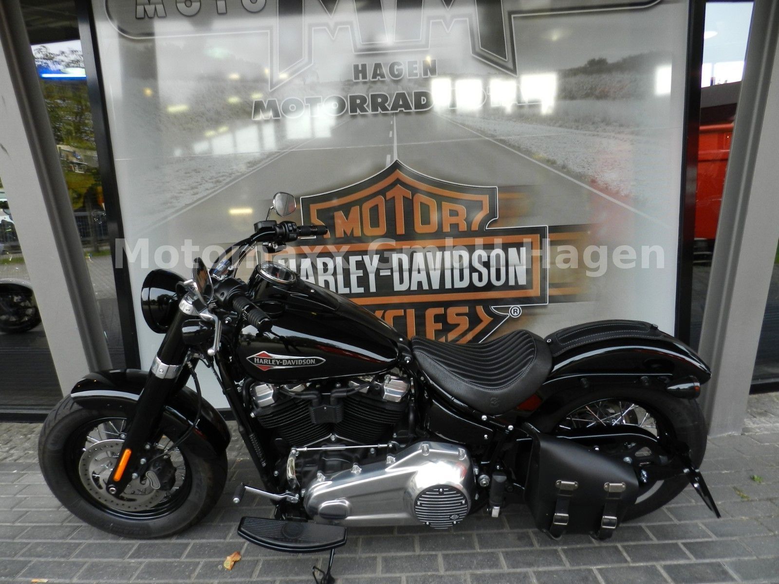 Fahrzeugabbildung Harley-Davidson Softail Slim Screamin Eagle Auspuff etc..