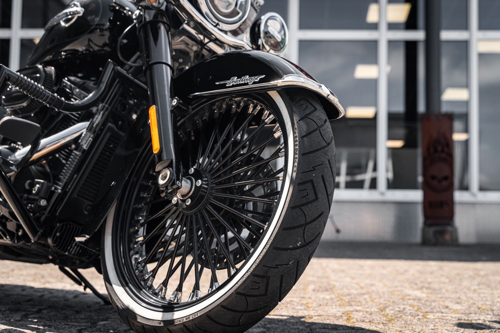Fahrzeugabbildung Harley-Davidson FLHC Heritage - Chicano Umbau - Motorumbau -
