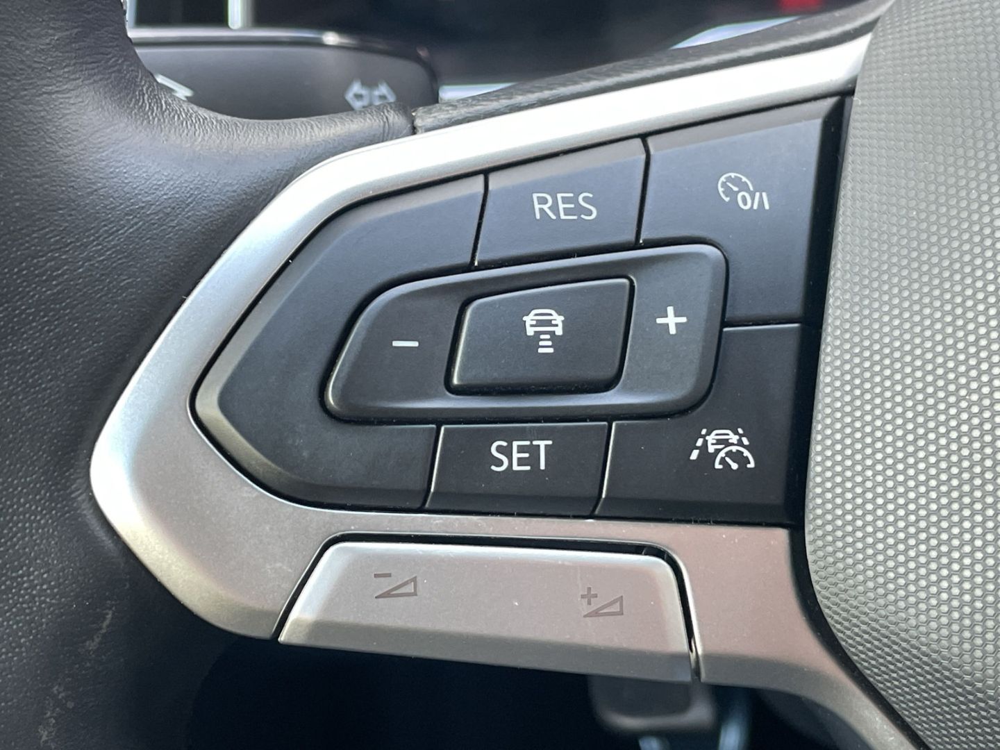 Taigo 1.0 TSI Goal 5-Gang LED/ACC/Navi/App-Conne