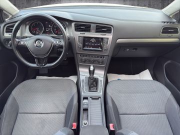 Volkswagen Golf VII Lim. 1.6 TDI DSG*PANO*XENON*PARKPILOT