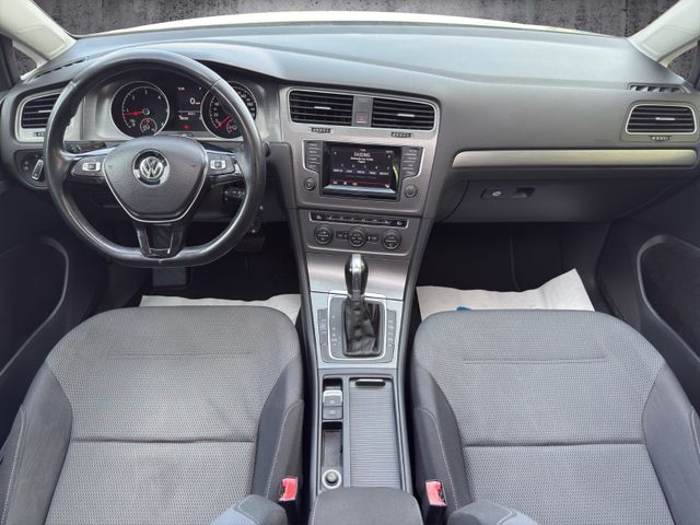 Volkswagen Golf VII Lim. 1.6 TDI DSG*PANO*XENON*PARKPILOT
