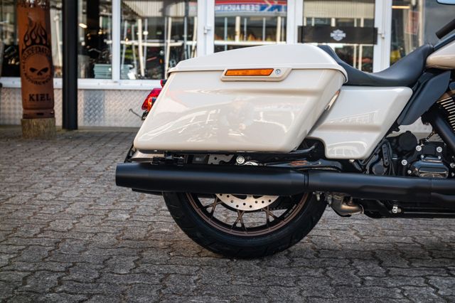 Fahrzeugabbildung Harley-Davidson ROAD GLIDE ST 117 MY23 FLTRXST Jetzt bestellen!