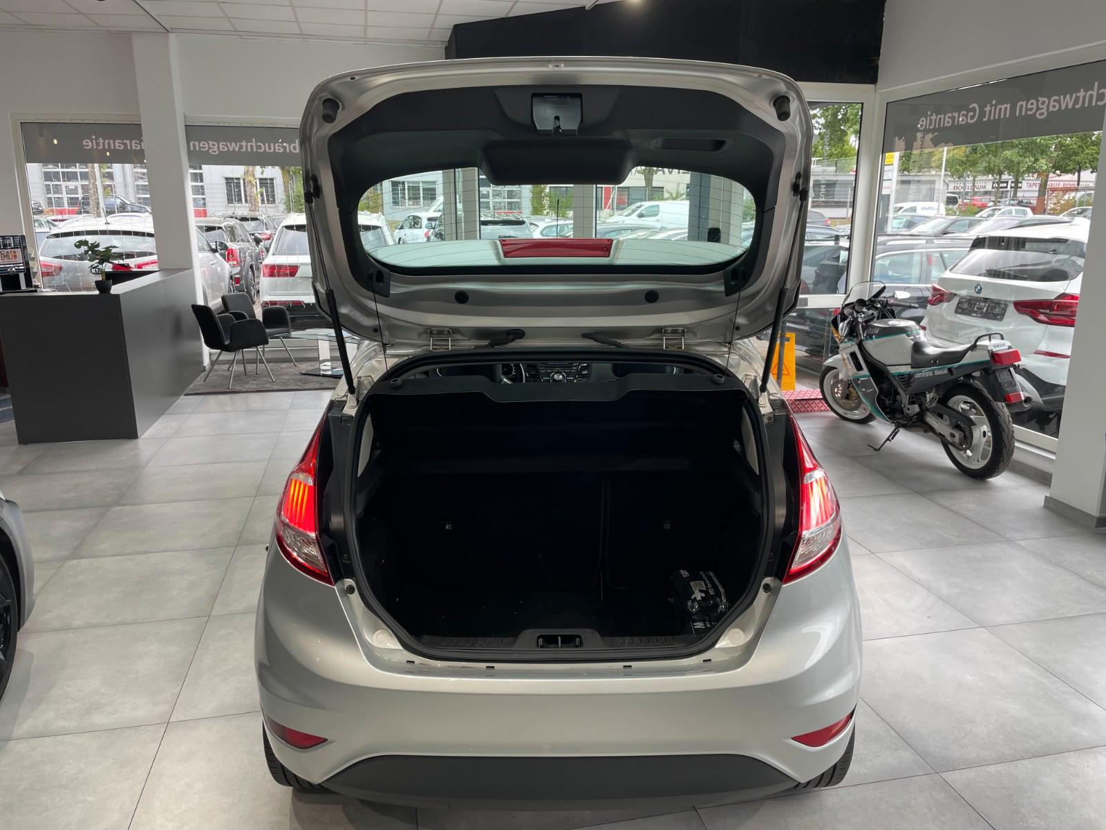 Ford Fiesta Titanium SHZ/8-Fach/Keyless-Go/HU+TÜV NEU