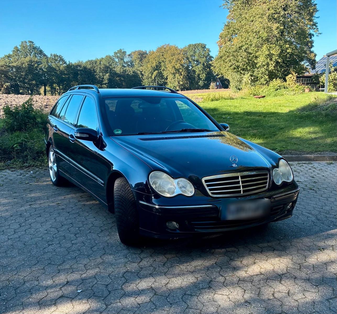 Mercedes-Benz C220 2005 — салон