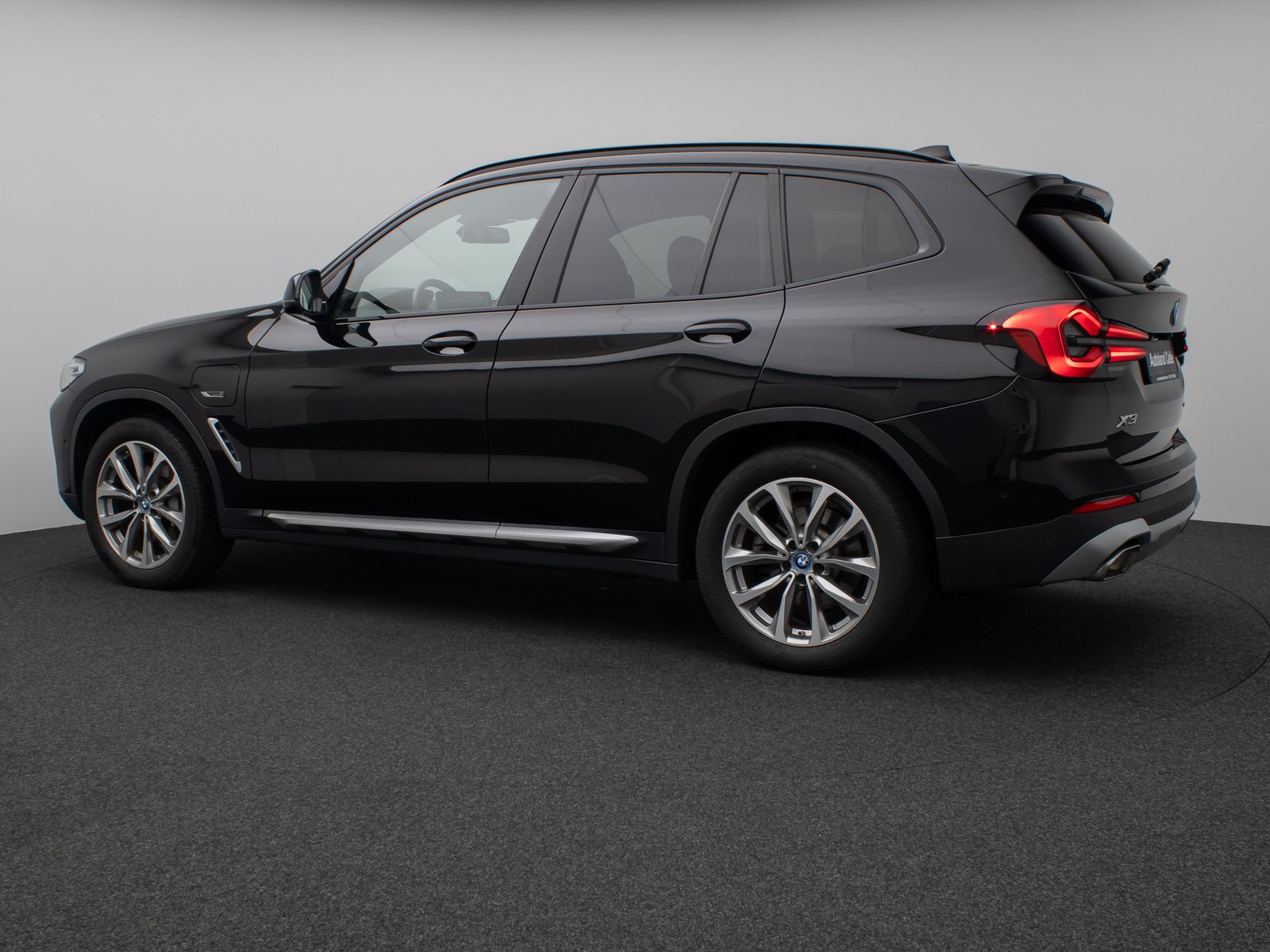 Fahrzeugabbildung BMW X3 xD30e Kamera HUD DAB HiFi Komfort Sport AHK