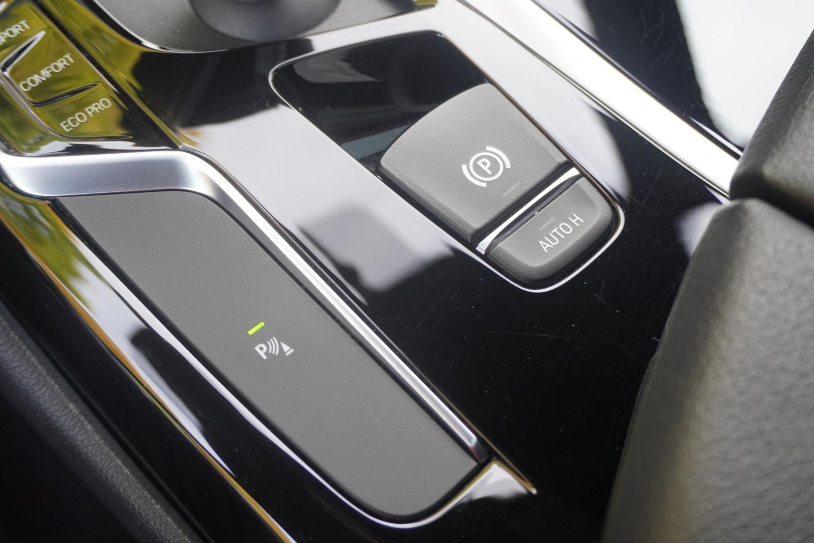 BMW 520i Sport Line Aut. Panorama ACC Kamera Head-Up