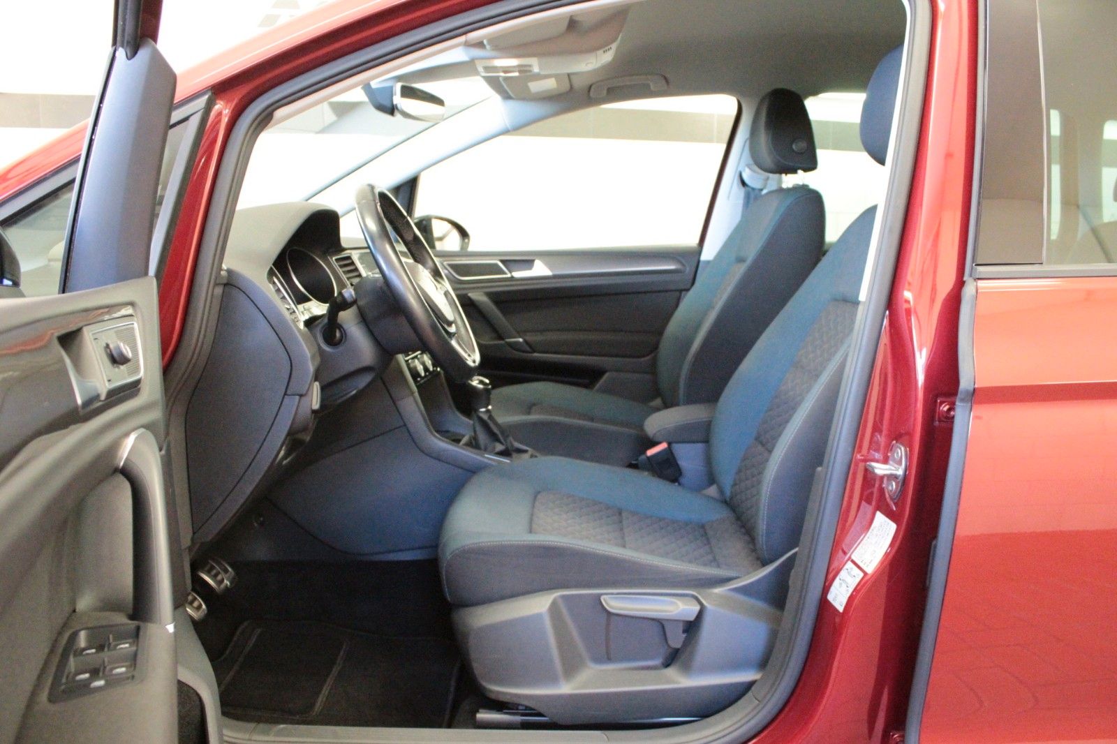 Fahrzeugabbildung Volkswagen Golf Sportsvan 1.0 TSI OPF IQ.DRIVE