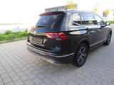 Volkswagen Tiguan Allspace Highline 4Motion - mit Diesel-Antrieb: Alcantara, Ambiente-Beleuchtung
