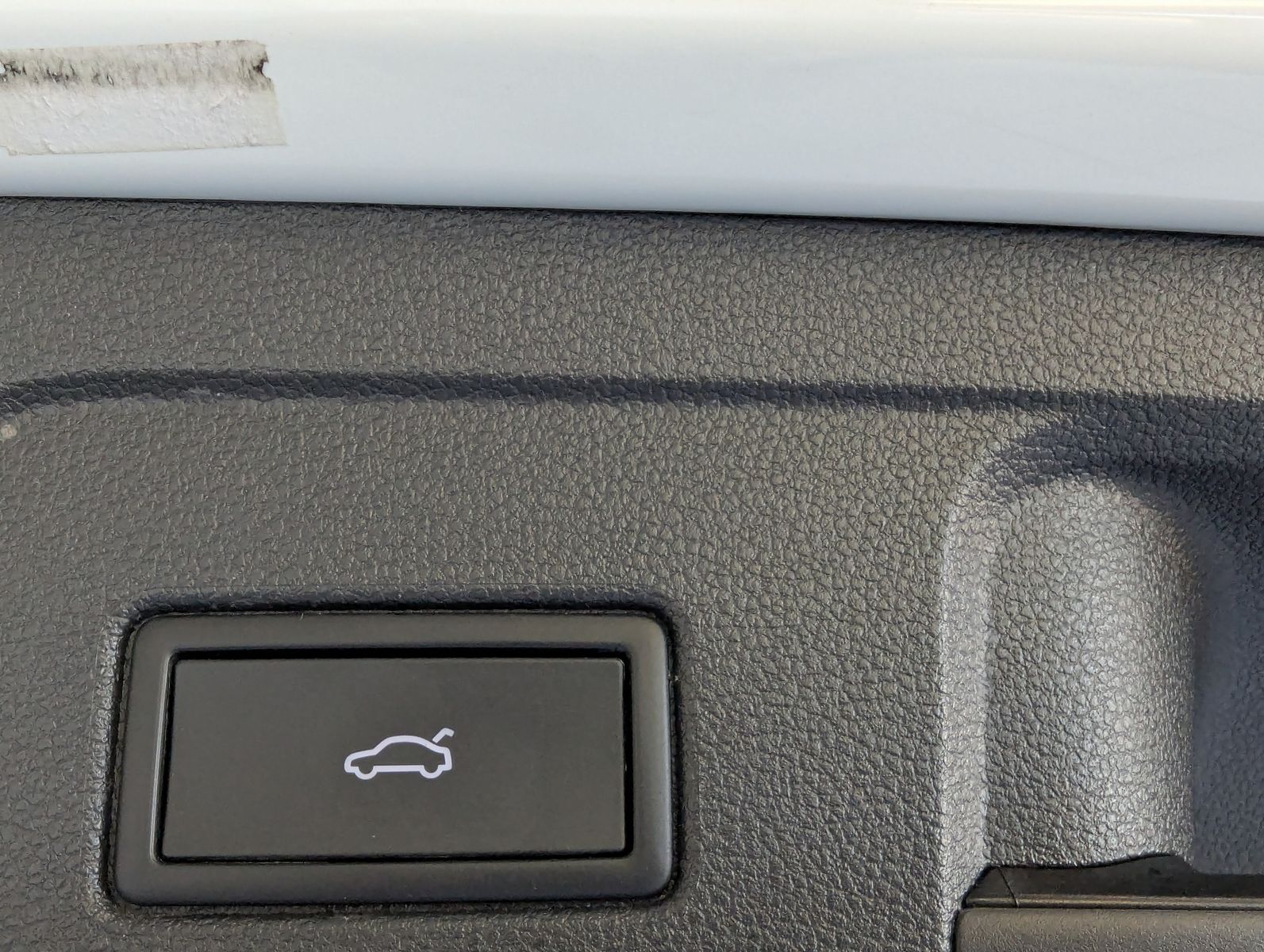 VW Touran 2.0 DSG R-Line High. Pano 7-Si IQ.Dri AHK - Image 23